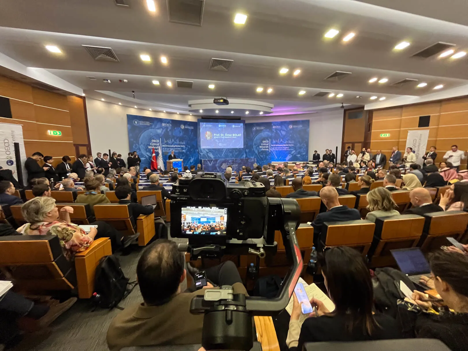 Wide-angle video coverage of a conference speaker on stage in Istanbul